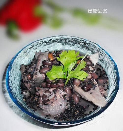 黑芝麻黑豆骨头汤